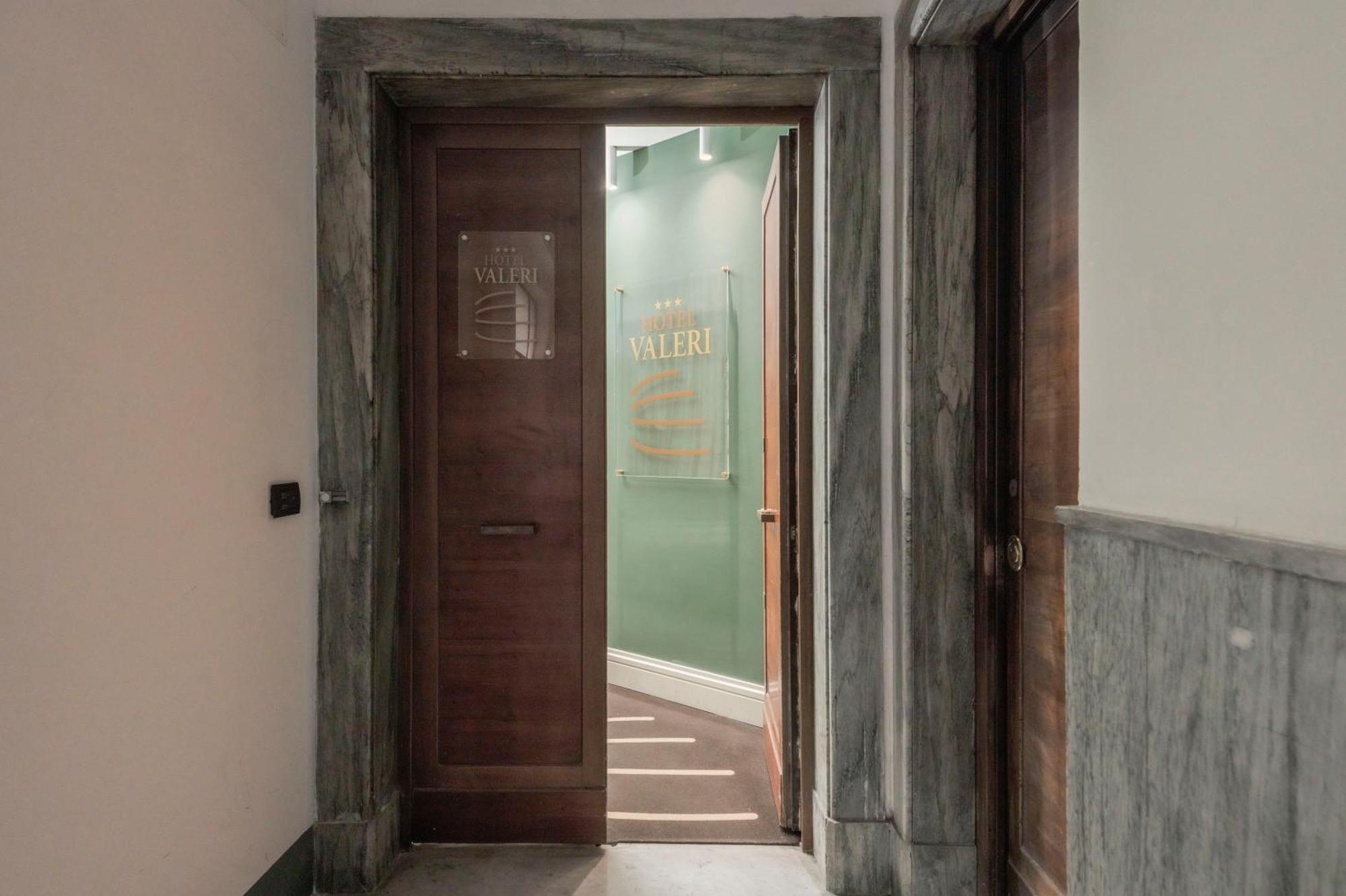 Hotel Valeri ローマ エクステリア 写真